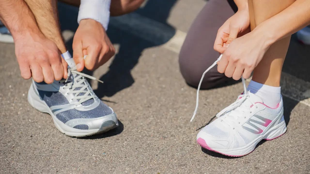 Die besten Laufschuhe für Anfänger: Welcher Schuh passt zu deinem Start? – Hero Bild