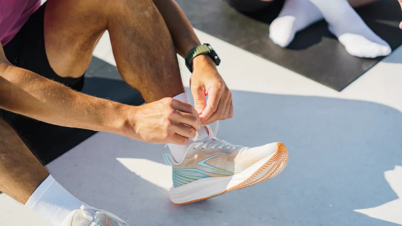 Laufschuh richtig anprobieren: So findest du die perfekte Passform